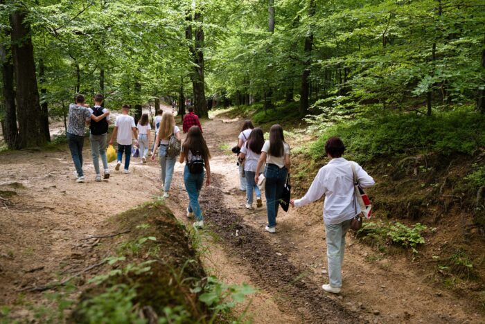 A school on an E3 Trail