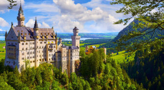 Bavaria,,Germany.,Fairytale,Neuschwanstein,Castle,In,Bavarian,Alps,Mountains.,Picturesque