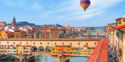 Hot,Air,Balloon,Flying,Over,Ponte,Vecchio,Over,Arno,River