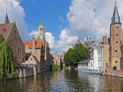 canal in bruges