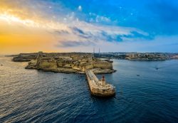 lighthouse malta