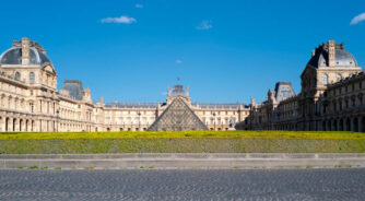 Famous,Louvre,Museum,Building,In,Paris,,France