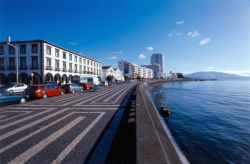 Main-Avenue-Ponta-Delgada-Ponta-Delgada-is-the-administrative-capital-of-the-incredible-Azores-Archipelago-and-also-of-the-wonderful-São-Miguel-Island-Credit-Turismo-Açores-1