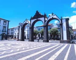 Portas da Cidade in Ponta Delgada (2)