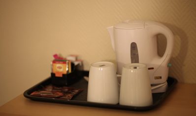 Party leader bedroom facilities tea