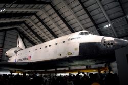 Space_Shuttle_Endeavour_Los_Angeles