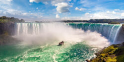 Canadian,Side,View,Of,Niagara,Falls,,Horseshoe,Falls,And,Boat