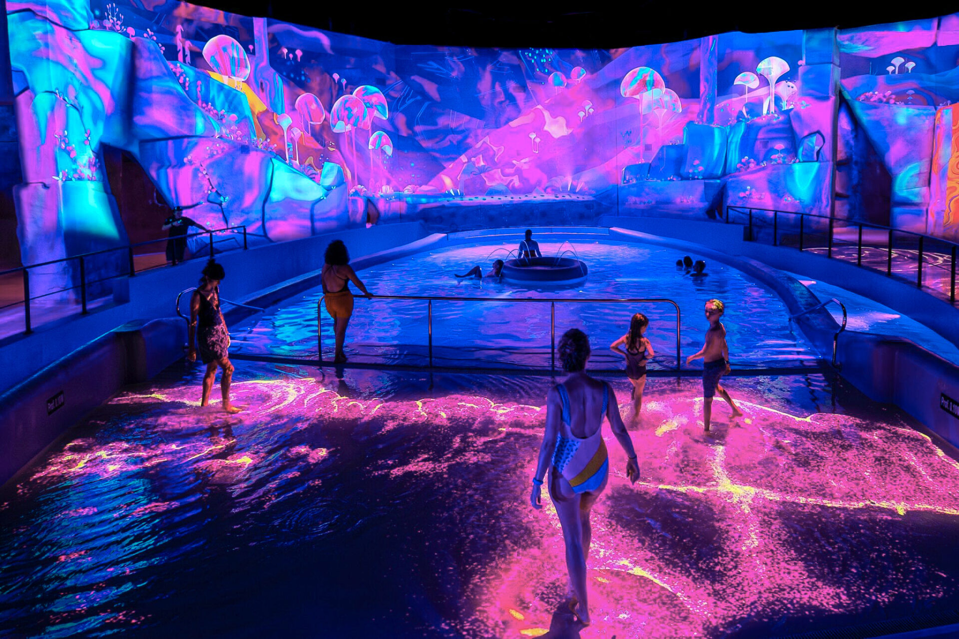 Light show at the Aquascope in the Futuroscope