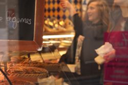 Student speaking French in Bayeux