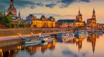 Beautiful,Dresden,City,Skyline,At,Elbe,River,And,Augustus,Bridge,