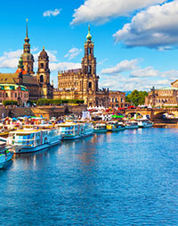 Scenic,Summer,View,Of,The,Old,Town,Architecture,With,Elbe