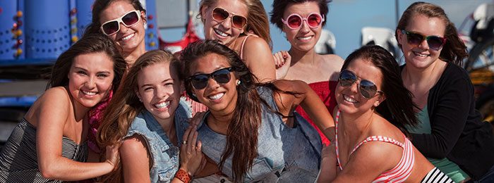 IMAGE | Girls at theme park