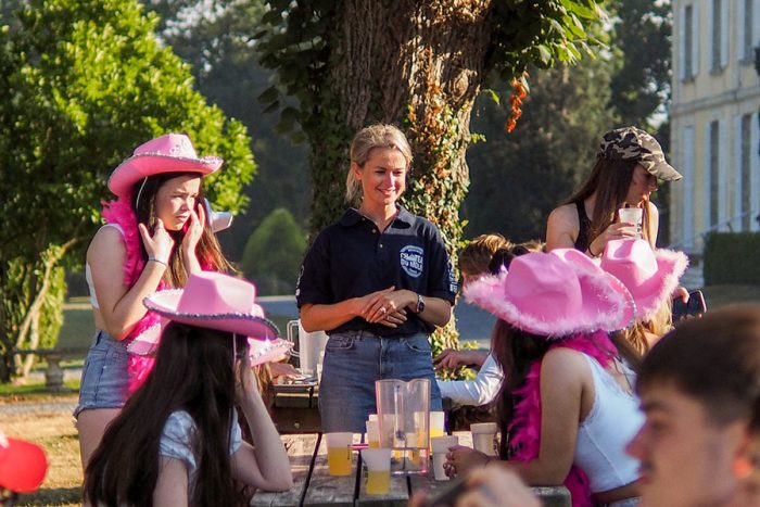 Barbecue and fancy dress at the Chateau du Molay