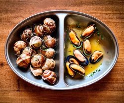600x500_snails_and_mussels_at_the_chateau