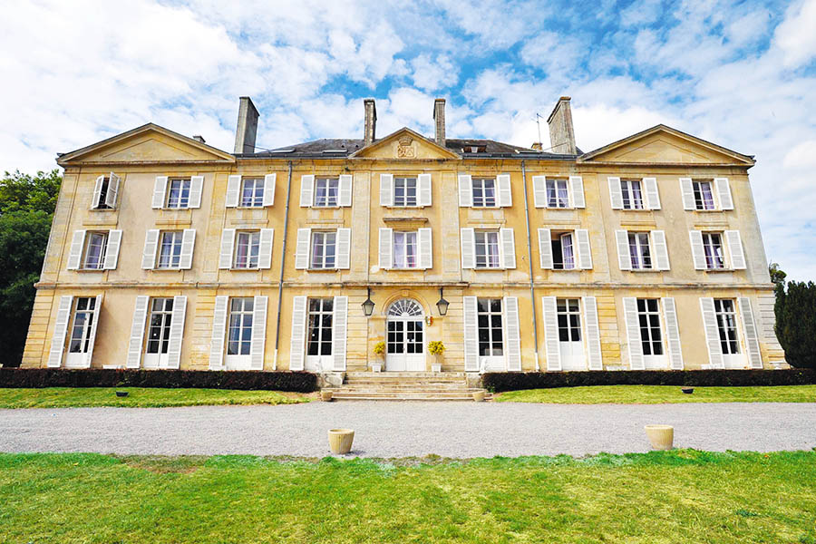 900x600_france-normandy-chateau-du-molay-front