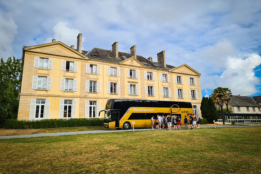 900x600_france-normandy-chateau-du-molay-coach