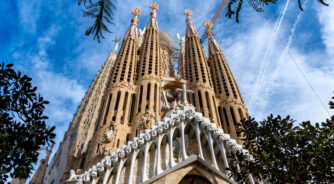 The,Sagrada,Familia,Basilica,Showcases,Its,Detailed,Facade,With,Towering