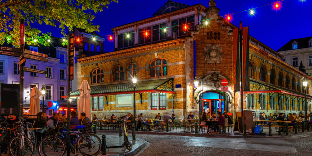 Old street at night in Brussels city centre