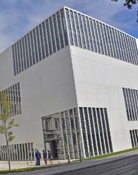 NS-Center of Documentation Munich and Fuehrerbau (University of Art and Music Munich) - CC Credit Guido Radig NS-Dokumentationszentrum_München_mit_dem_Fuehrerbau_-_Panorama