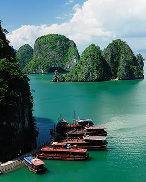 Halong Bay cruise in a student trip to Vietnam
