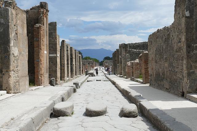 Half or full day in Pompeii