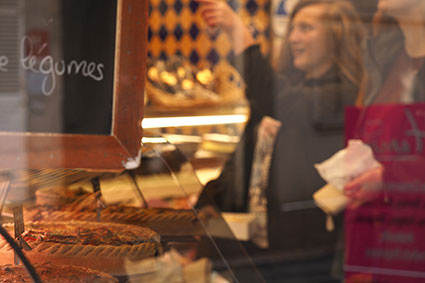 Student speaking French in Bayeux Student speaking French in Bayeux