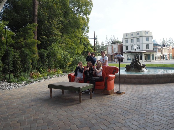 usa_los_angeles_universal_studios_friends_sofa
