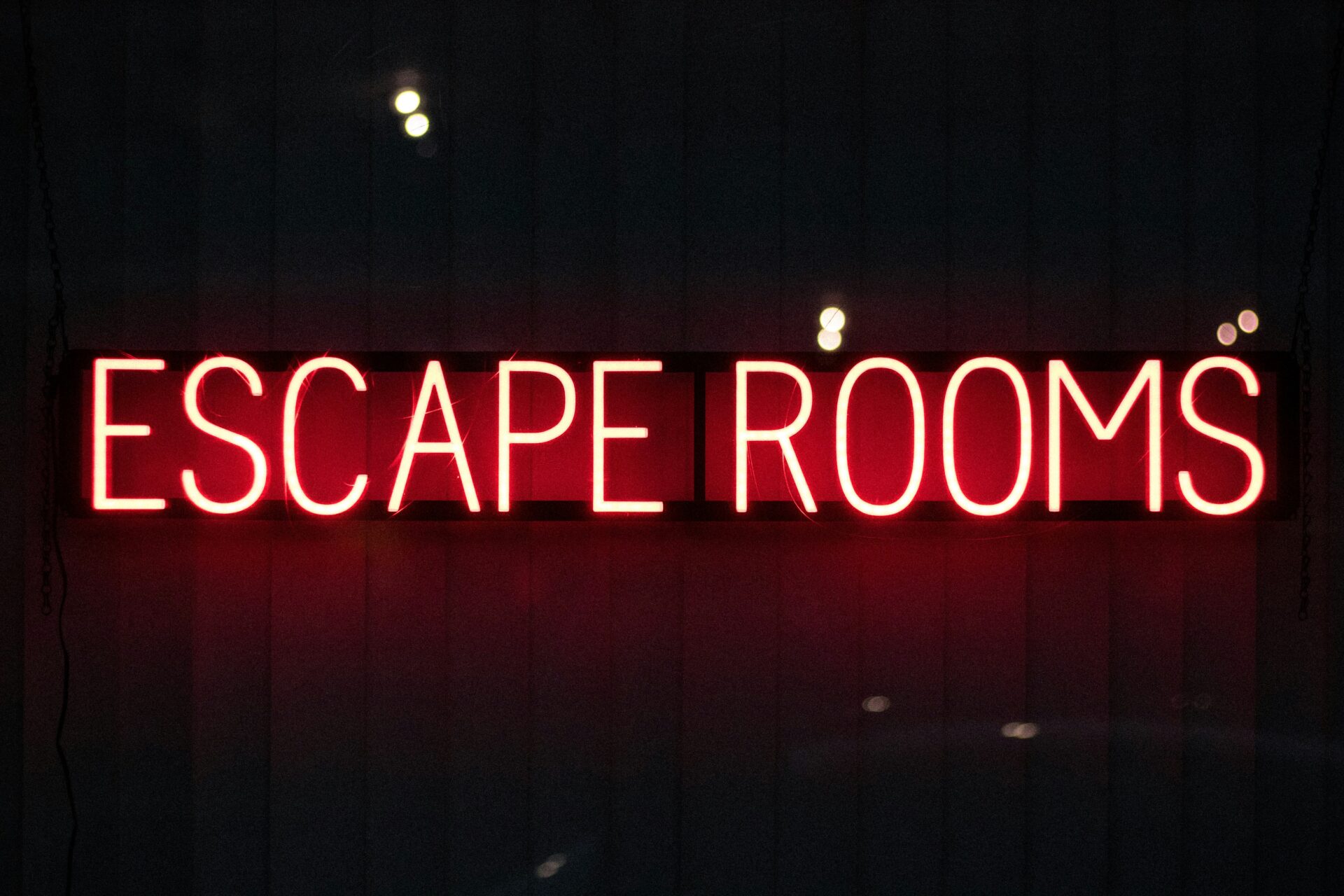 Escape rooms sign